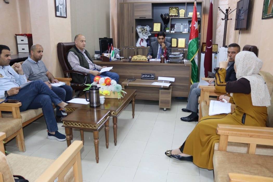 الشرفات يعقد اجتماعا للجنة امتحانات الثانوية العامة في تربية البادية الشمالية الغربية