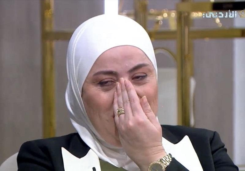 وزيرة التنمية الاجتماعية وفاء بني مصطفى تبكي على الهواء المباشر والسبب!