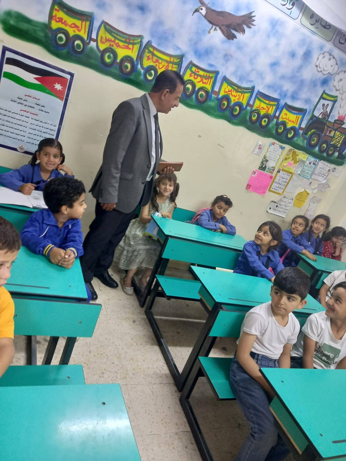 العبيدات يزور مخيم كشافة لواء الموقر للعمل التطوعي في أم بطمة الثانوية ويتفقد مدارس الزميلات وأم بطمة الأساسية .