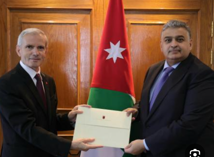 الخارجية تتسلم نسخة من أوراق اعتماد سفير البانيا