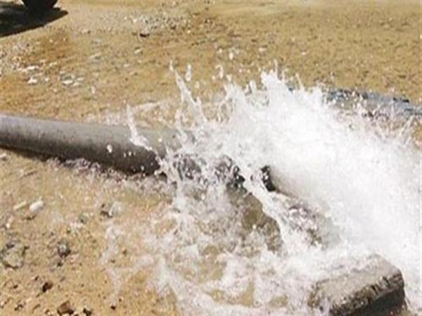 عطل خط ناقل يتسبب بوقف تزويد المياه لأحياء في المفرق