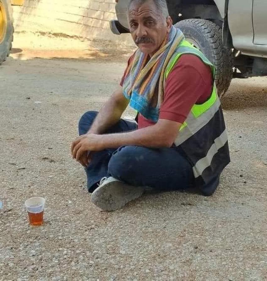 تنفيذاً لرغبته...رئيس بلدية يقود مركبة نعش أحد الموظفين