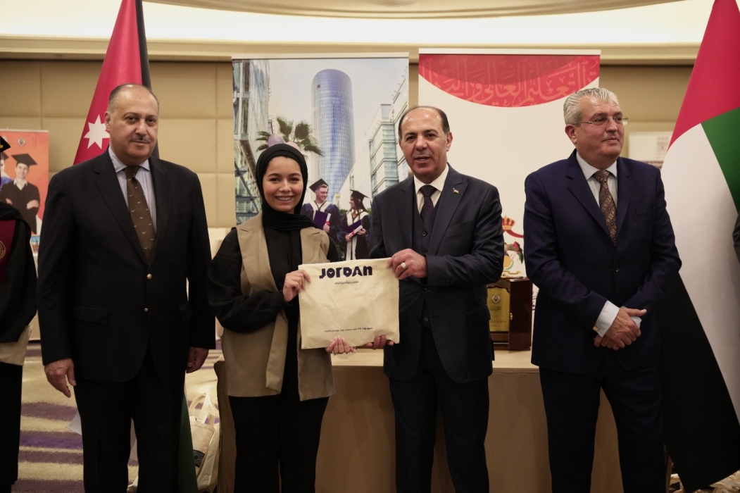 برعاية أمين عام وزارة التعليم العالي وبدعم من هيئة تنشيط السياحة الجمعية الأردنية في أبوظبي تكرم الطلبة الأردنيين خريجي الثانوية العامة الاماراتية لعام ٢٠٢٤