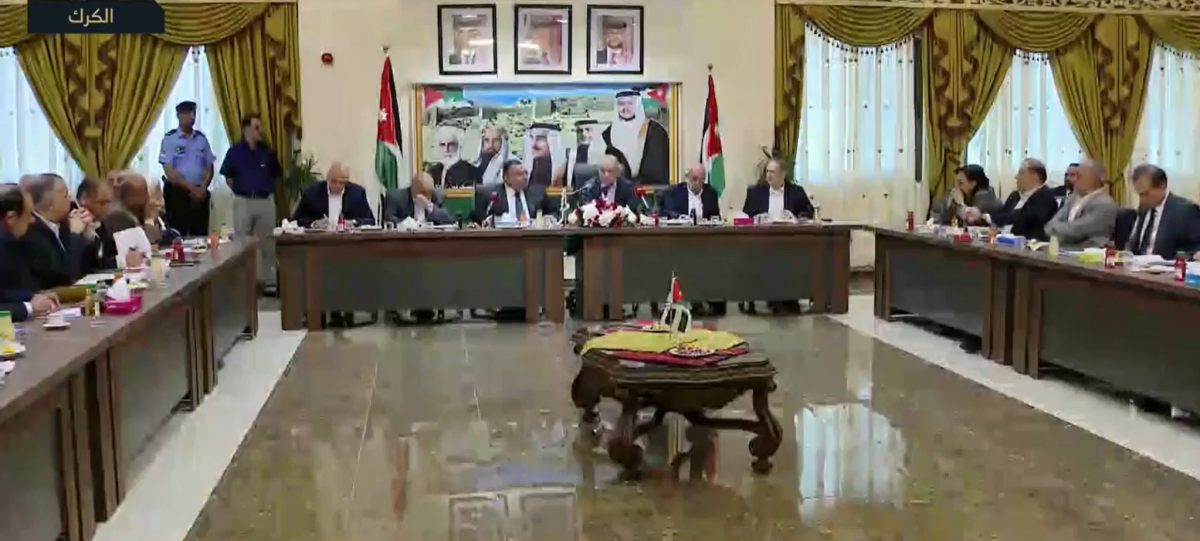 الفريق الوزاري يطلع على إنجازات محافظة الكرك في 25 عاما