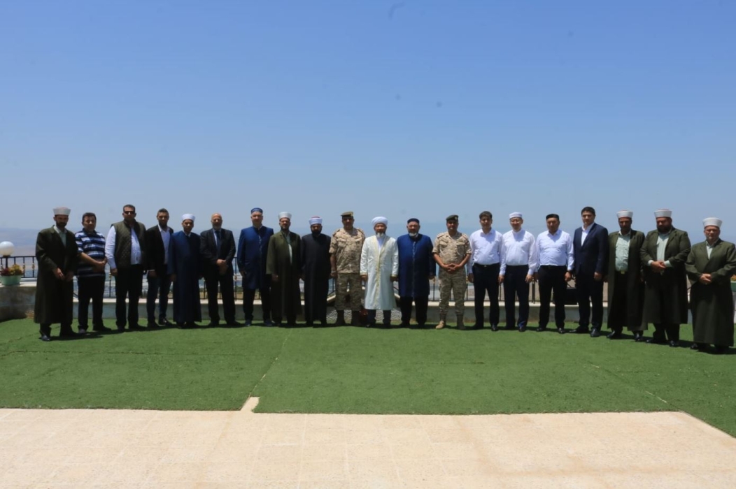 وفد كازاخستاني يزور واجهة المنطقة العسكرية الشمالية