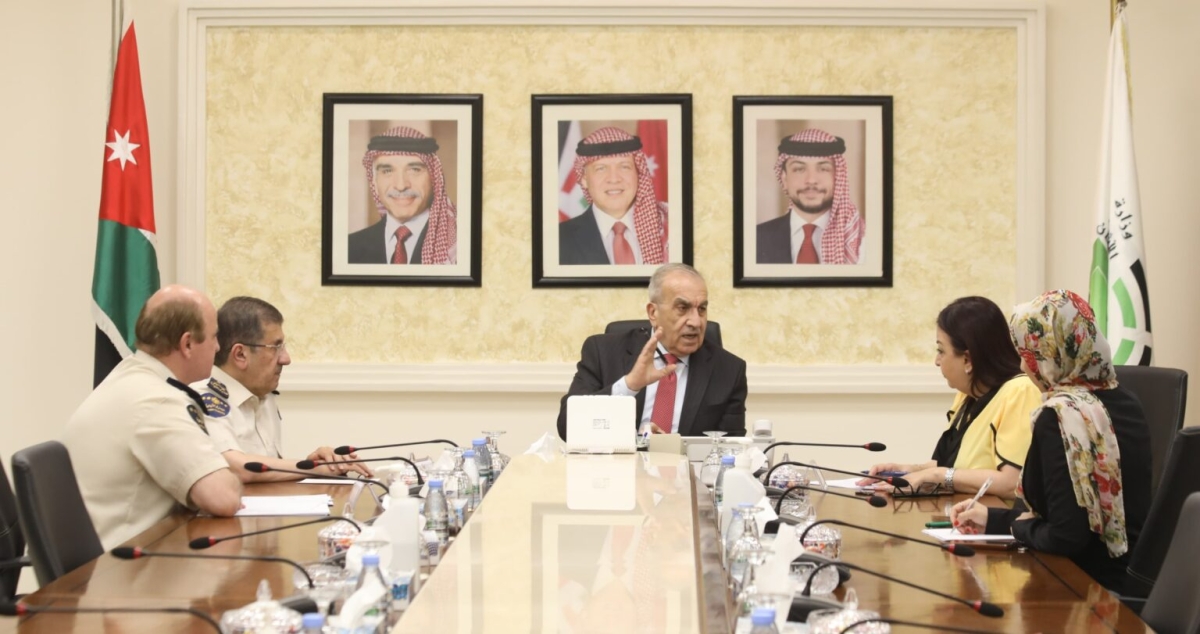 الأشغال والجمارك تؤكدان أهمية الاستعجال في طرح المخطط الشمولي لمركز حدود الكرامة