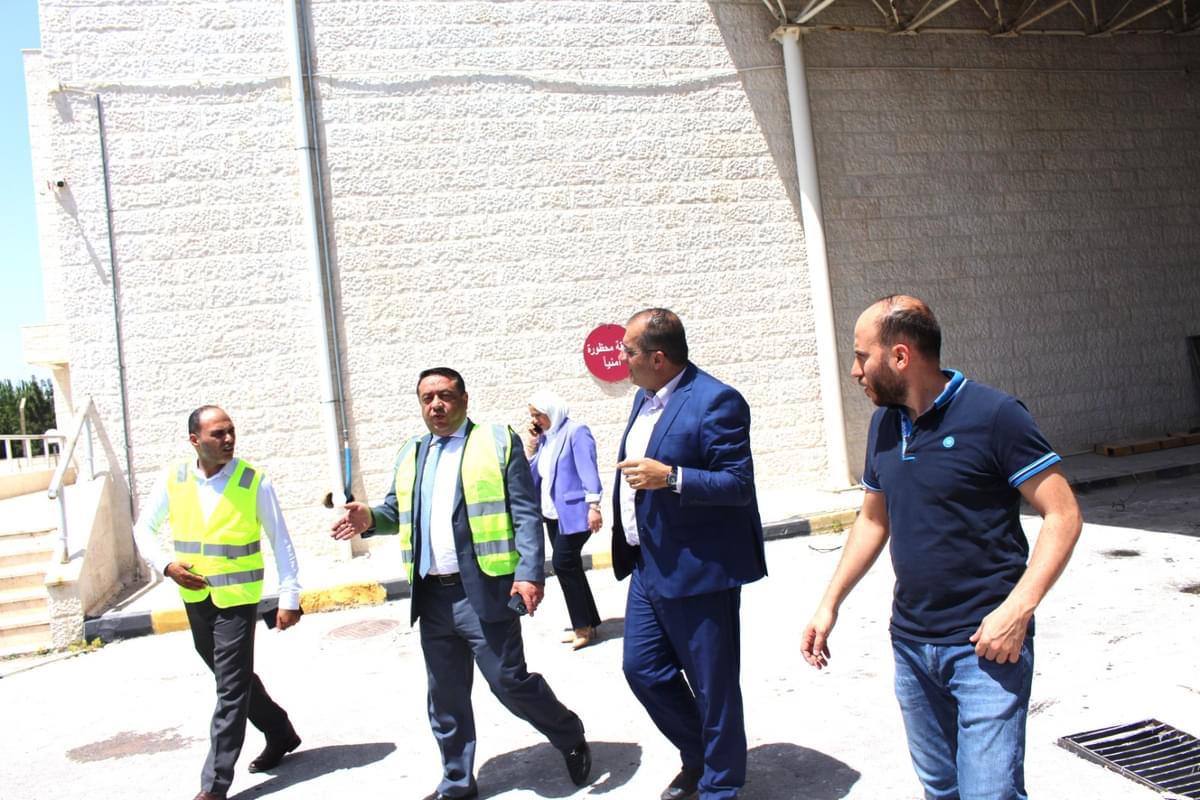 الداوود يتفقد سير العمل في مشروع تجهيز مركز التجارة الإلكترونية