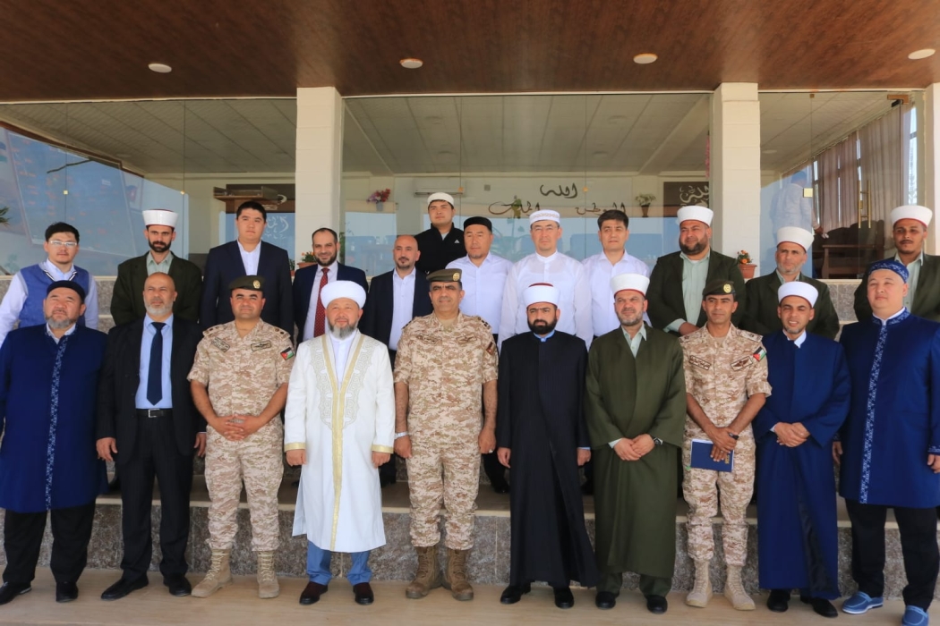 وفد كازاخستاني يزور واجهة المنطقة العسكرية الشمالية