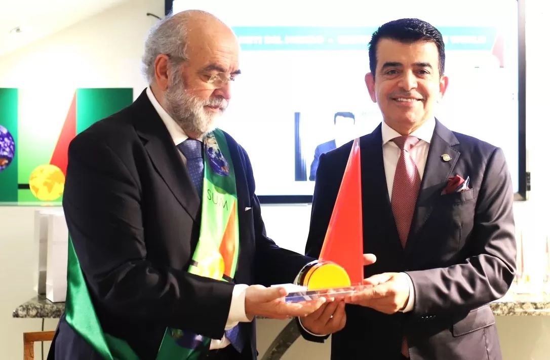 تسليم مدير عام الإيسيسكو جائزة البحر الأبيض المتوسط