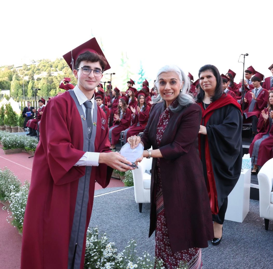 الأميرة ثروت الحسن ترعى تخريج الفوج الأربعين من طلبة مدرسة البكالوريا