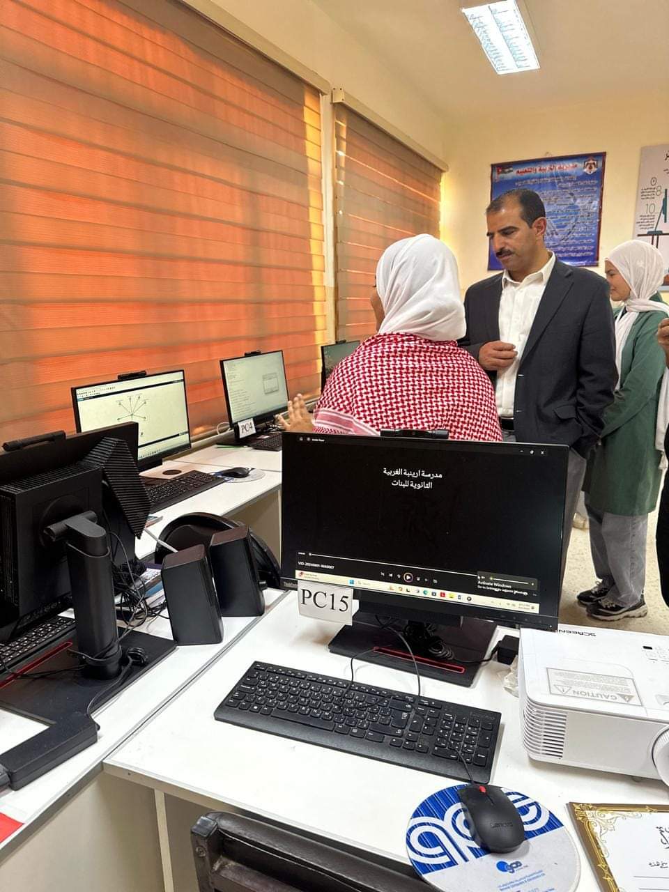 السكارنة يتابع مشاريع التميز BTEC في مدرسة أرينبة الغربية الثانوية المختلطة