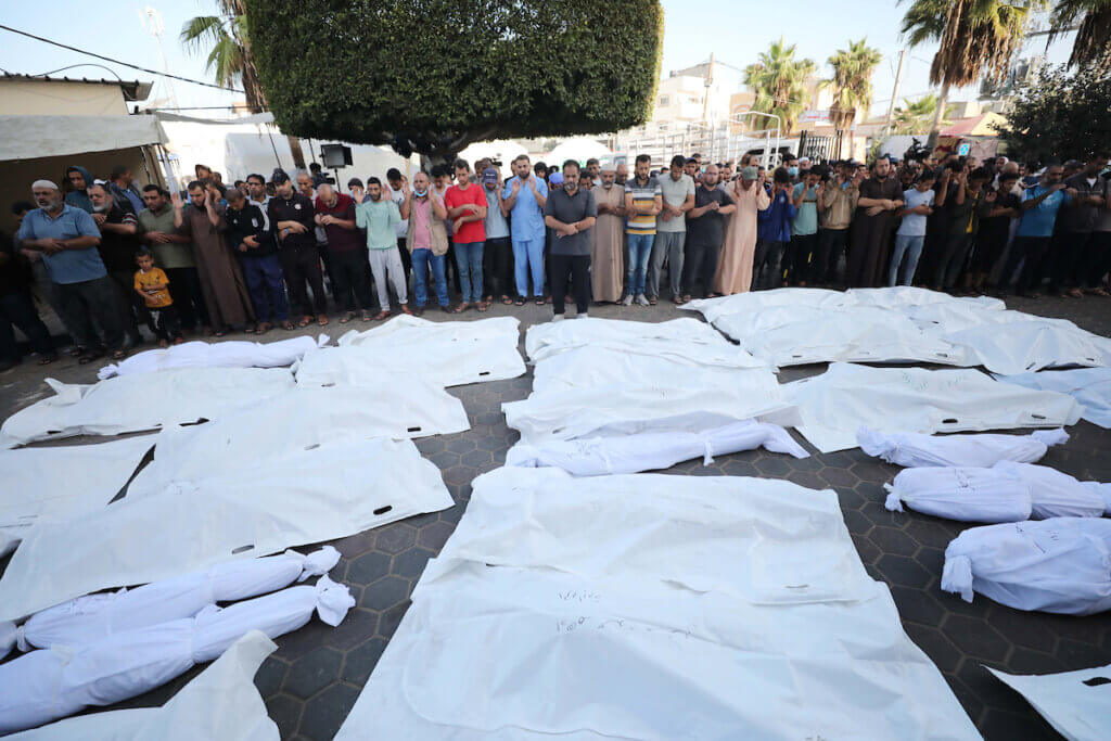 5 شهداء ومصابون بقصف على منزل شرقي دير البلح