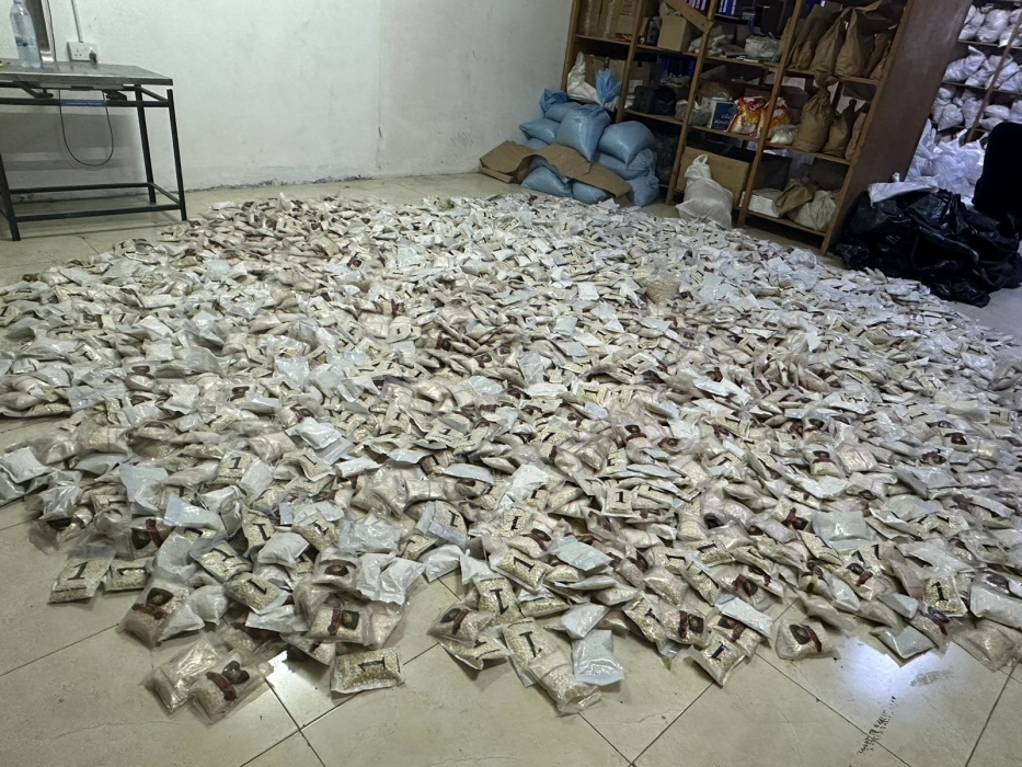 عاجل ...الأمن العام يحبط تهريب 9.5 ملايين حبة مخدرة ويطيح بعصابتين مرتبطتين بشبكات إقليمية...صور