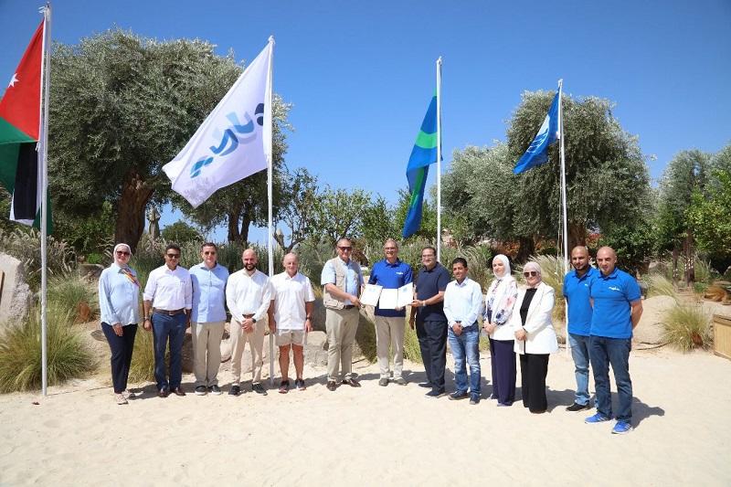 رفع العلم الأزرق البيئي وتسليم المفتاح الأخضر لمطعم ماما جايا بأيلة العقبة