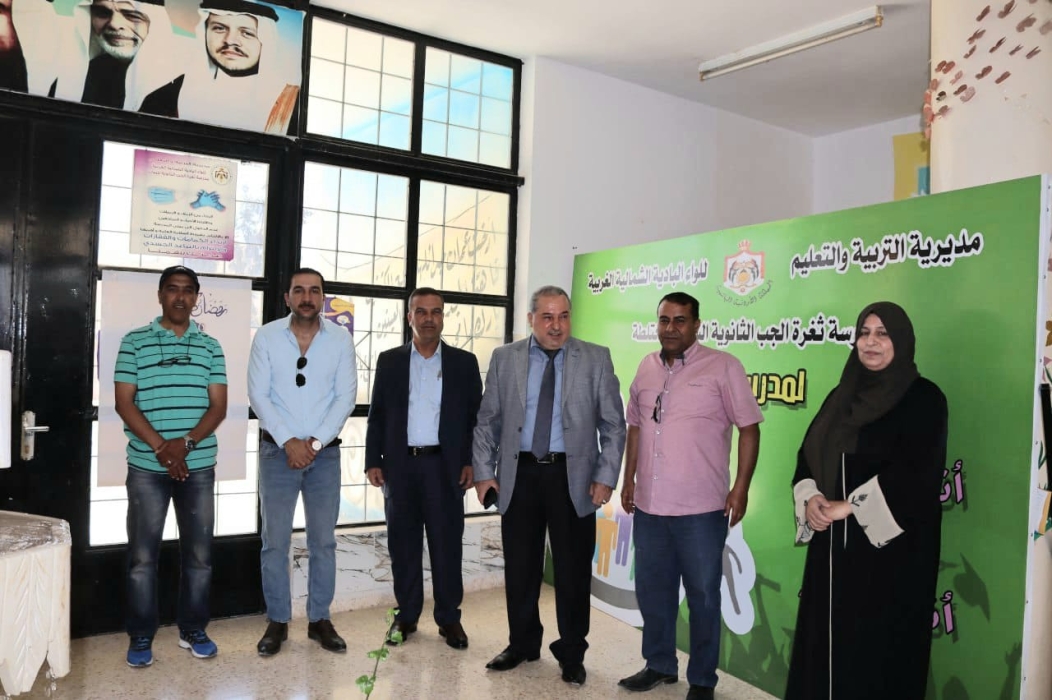 العظامات يطلع على إنجازات لمدرستي أنتمي في مدرسة ثغرة الجب الثانوية للبنات..صور