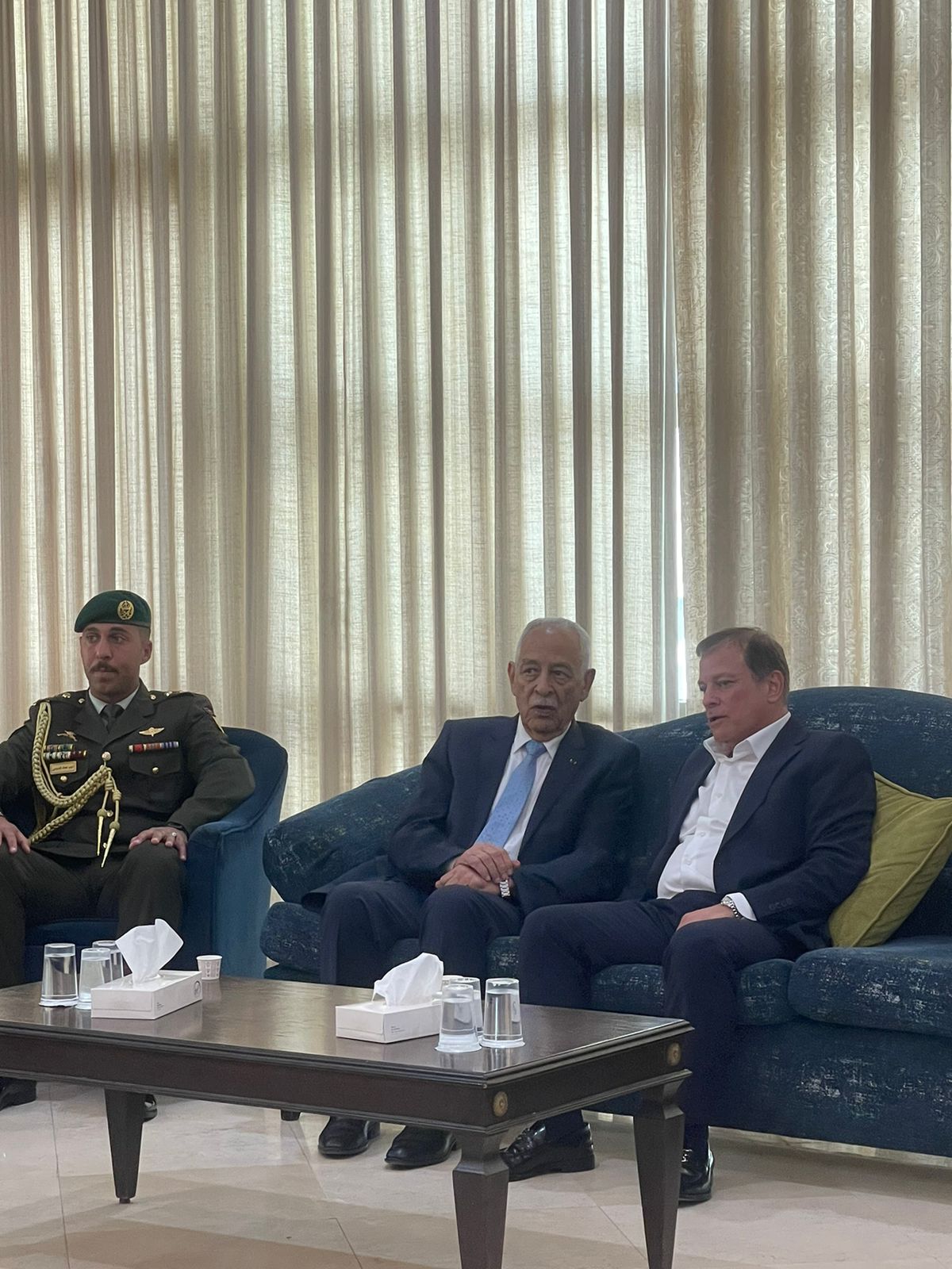 مندوبا عن الملك وولي العهد.... العيسوي يعزي آل السمان وآل عودة