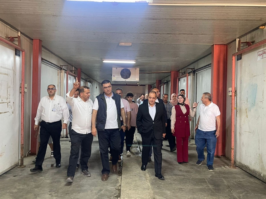 الحنيفات يتفقد عددا من المشاريع الزراعية في عجلون