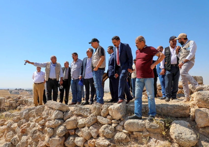 وزير السياحة يتفقد مواقع سياحية في ناعور وسحاب