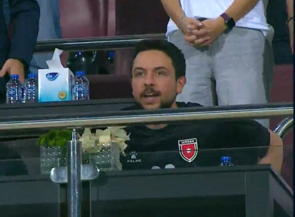 ولي العهد يصل إلى استاد عمان لحضور مباراة المنتخب الوطني