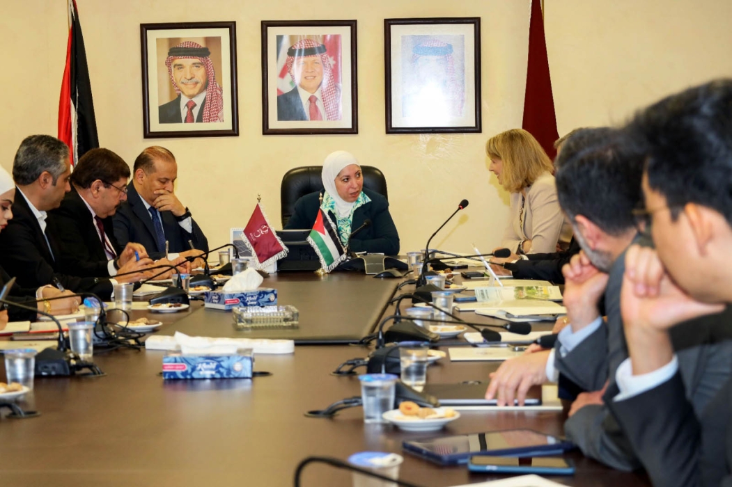 البنك الدولي يبحث تمويل ربط مدن مع عمان بـالباص السريع