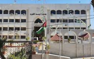 إربد الكبرى تواصل خطتها لصيانة وتعبيد الطرق