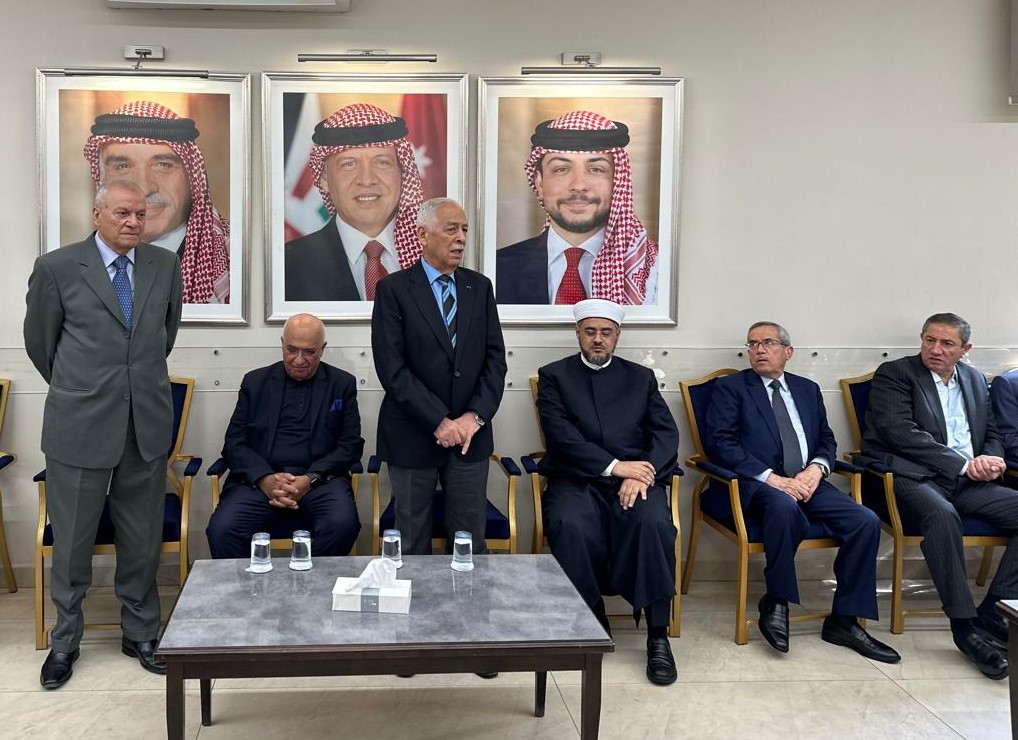 مندوبا عن الملك وولي العهد.. العيسوي يعزي عشيرة المدادحة...صور