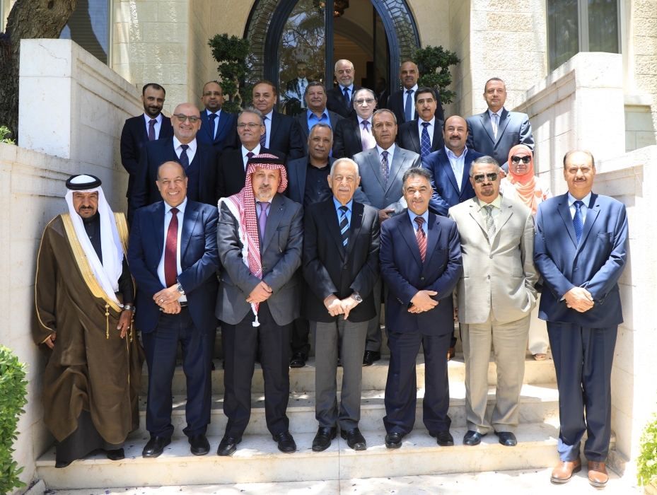 رئيس الديوان الملكي الهاشمي يلتقي وفدا من ملتقى النخبة_صور
