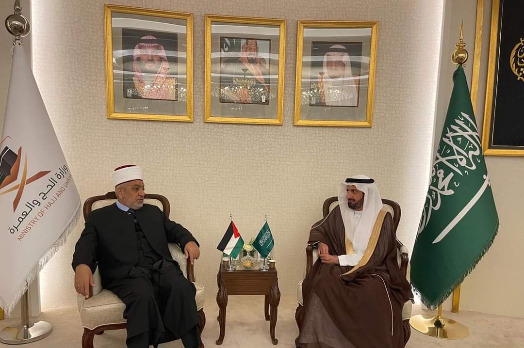 الخلايلة يلتقى  وزير الحج السعودي...صور