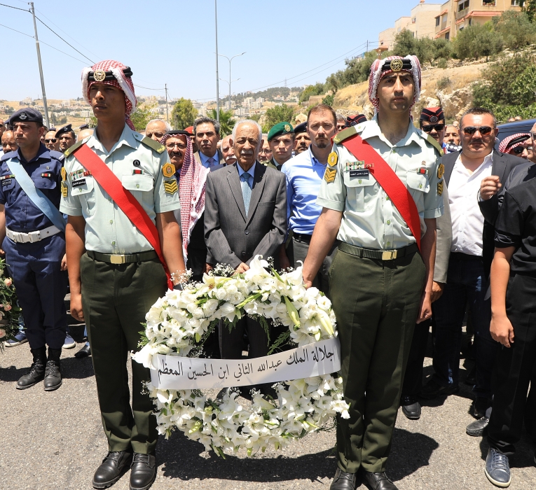 مندوبا عن الملك وولي العهد.. العيسوي يشارك في تشييع جثمان العين الأسبق إحسان شردم...صور