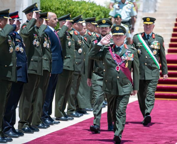 الملك يزور صرح الشهيد بذكرى الثورة العربية ويوم الجيش(صور)