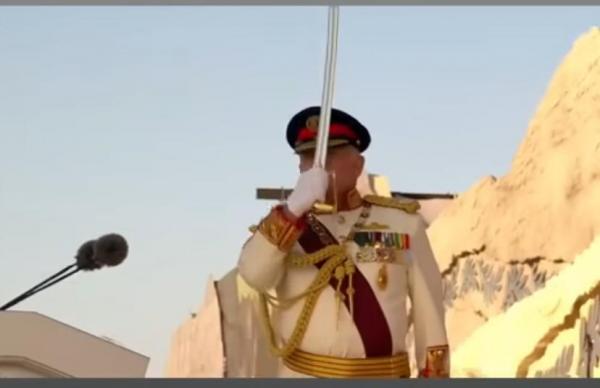 اللواء الطبيب عادل الوهادنة: سحب القائد لسيفه يرمز إلى الاحترام والتكريم