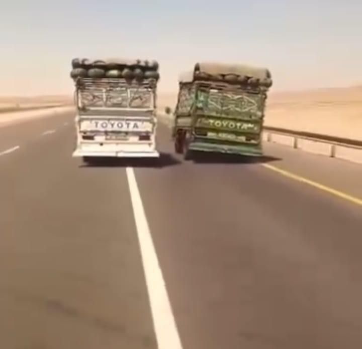 ضبط مركبتين كان يقوم سائقوها بارتكاب مخالفة القيادة بصورة استعراضية ومتهورة