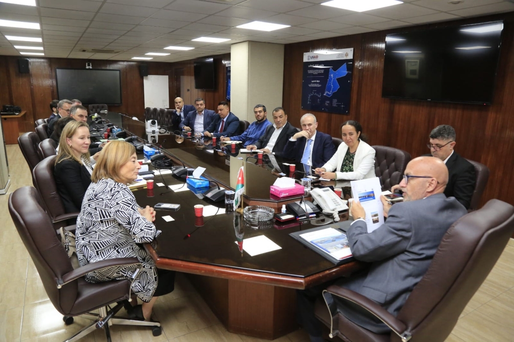 بحث التعاون بين المياه وبنك الاستثمار الأوروبي