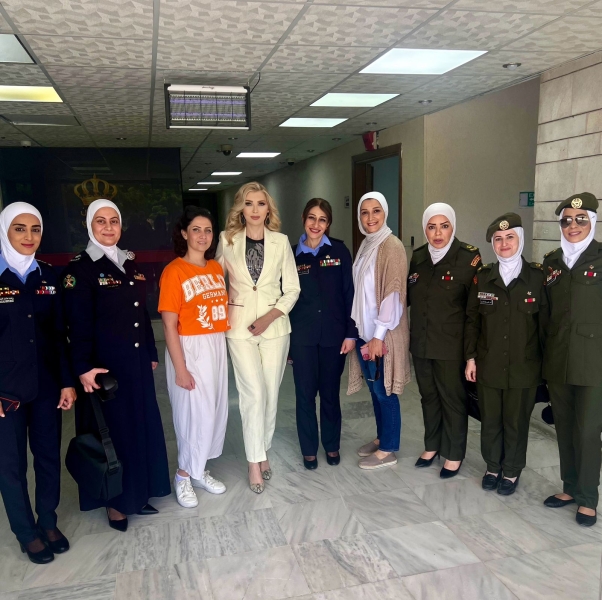 (كوني انتِ) يتحدث عن دور المرأة العسكرية