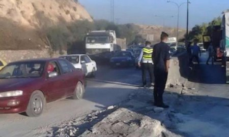 اشتعال مركبة شحن على طريق صافوط يتسبب بازدحام مروري