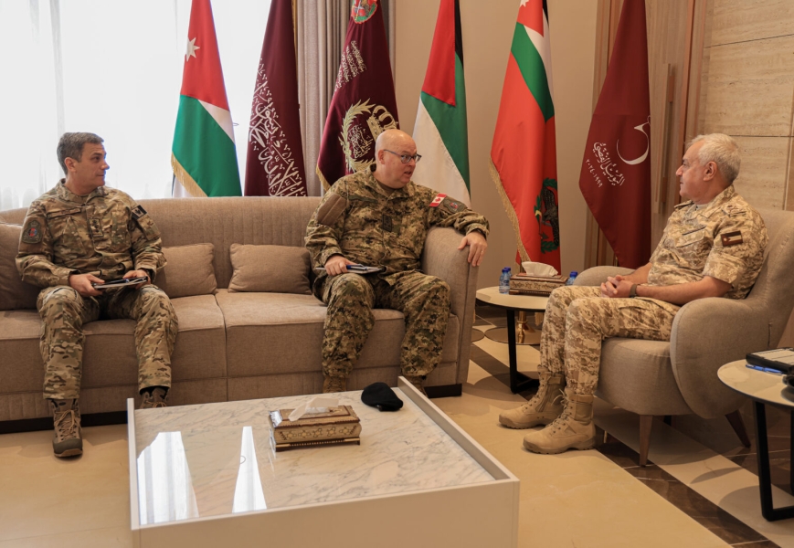 رئيس الأركان يستقبل قائد العمليات المشتركة الكندية