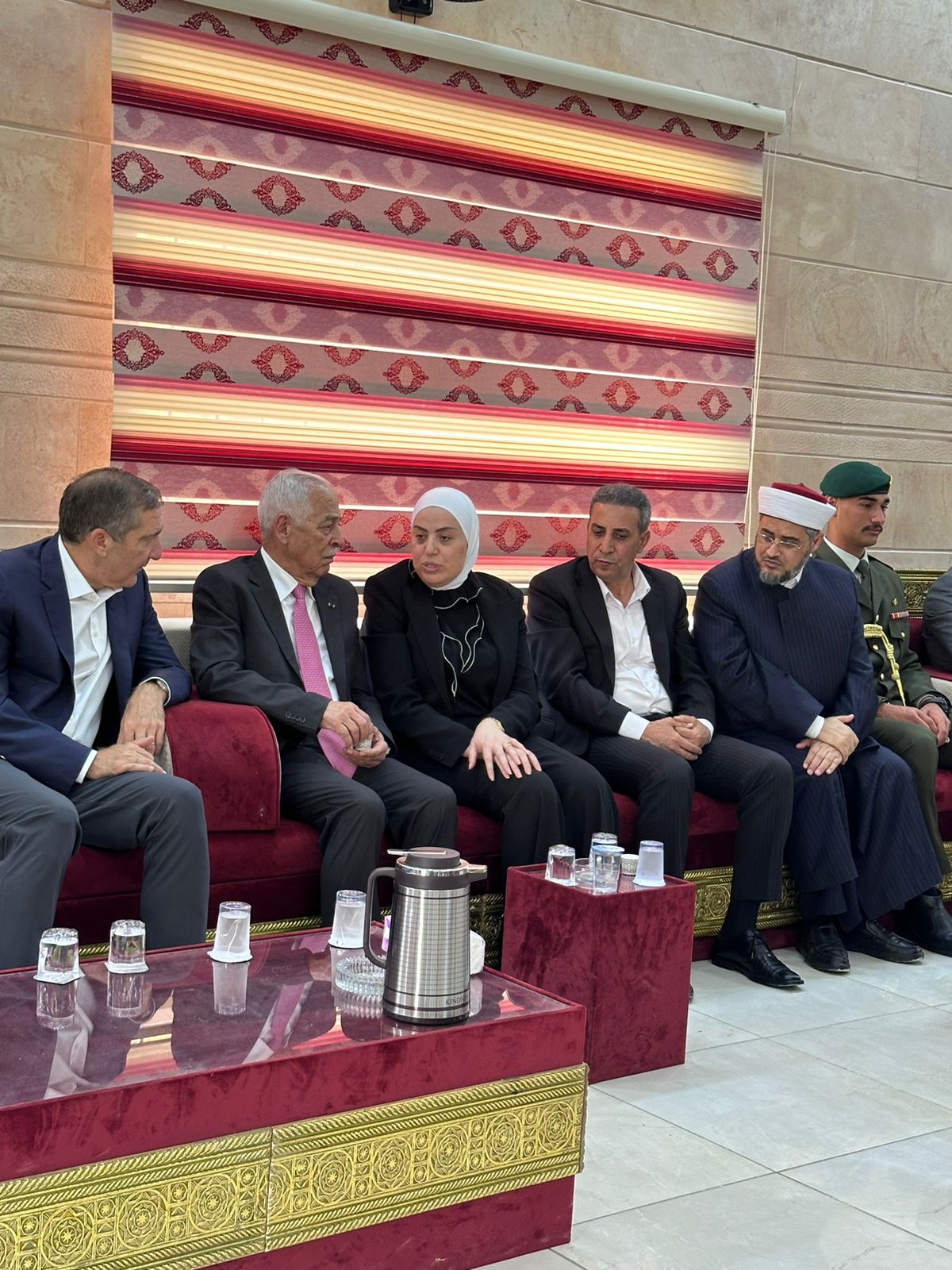 مندوبا عن الملك وولي العهد.. العيسوي يعزي عشيرة بني مصطفى...صور