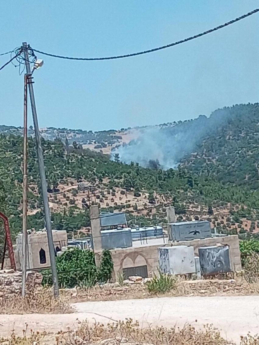 الجيش يشارك في اطفاء الحرائق في منطقة جبل أبو نمر بعجلون