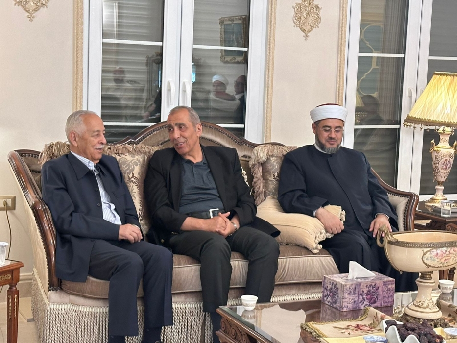 مندوبا عن الملك وولي العهد.. العيسوي يعزي  عشيرة العربيات الحمود وآل الحلبي...صور