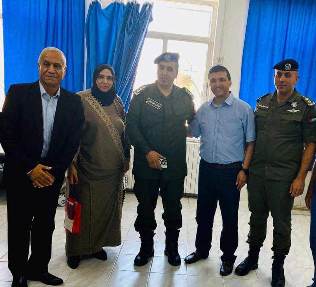 العقيد القاضي يزور قسم الاطفال في مستشفى  التوتنجي في العيد ....صور