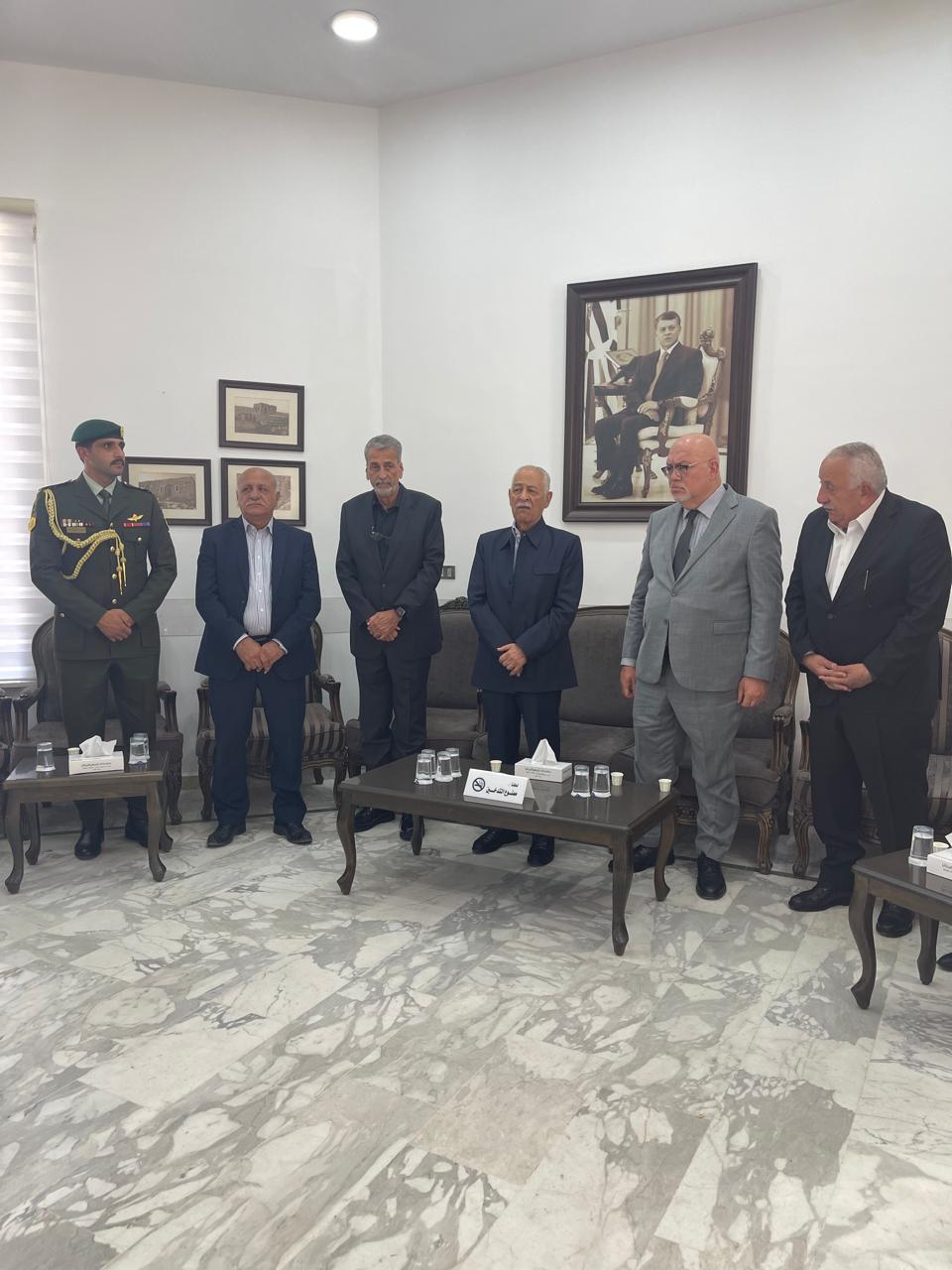 مندوبا عن الملك وولي العهد.. العيسوي يعزي آل الشوارب...صور