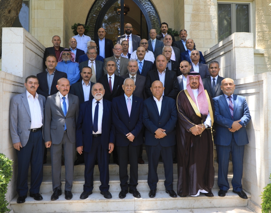 رئيس الديوان الملكي يتلقي وفدا من وجهاء العقاربة ووفدا شبابيا من إربد...صور