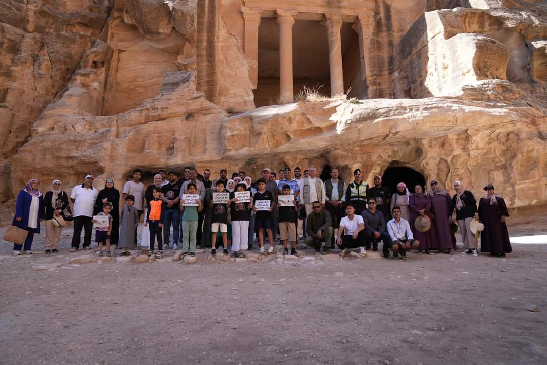 انطلاق مبادرة يلا نمشي من أمام معلم البترا الصغيرة الأثري...صور