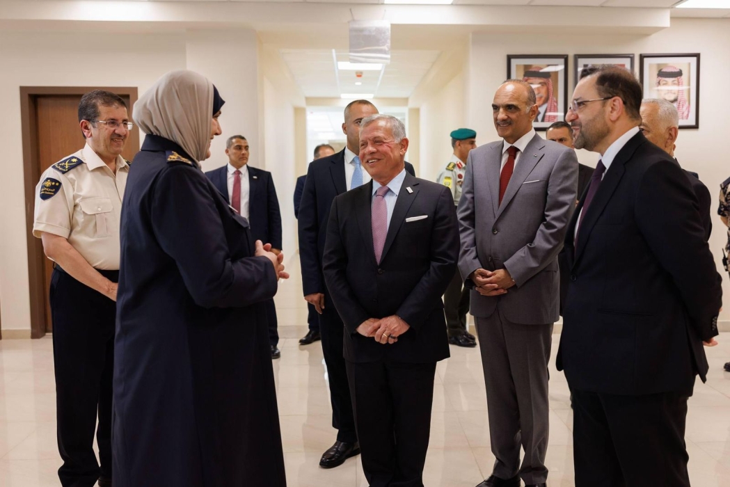 جلالة الملك يفتتح مركز جمرك عمان الجديد في الماضونة...صور