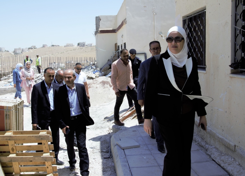 بني مصطفى تتفقد أعمال الصيانة والبناء لمركز تعديل السلوك للأطفال بالزرقاء