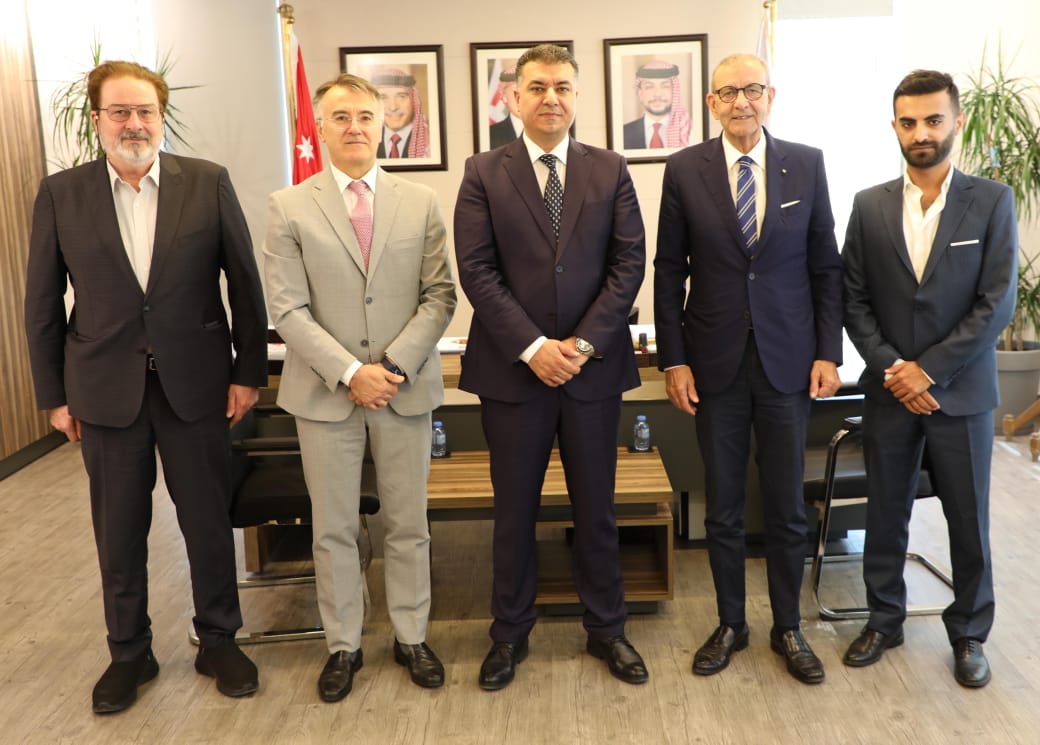 وزير الزراعة يبحث التعاون مع وفد معهد باري  إيطاليا