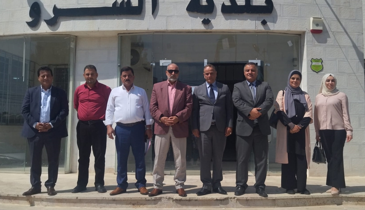 طبيشات يزور عددا من الدوائر والمؤسسات الحكومية والأمنية والخدماتية في لواء بني كنانة.. صور