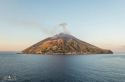 السلطات الإيطالية ترفع حالة التأهب في جزيرة سترومبولي
