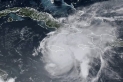 برياح تبلغ سرعتها 185 كمساعة.. إعصار بيريل يشتد مجدداً متجهاً للمكسيك