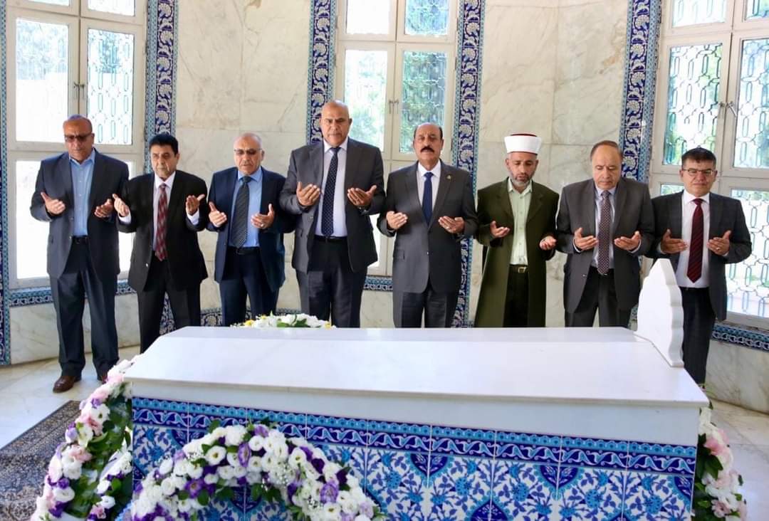 اللواء المتقاعد الشوبكي يزور ضريح المغفور له الملك طلال بن عبدالله